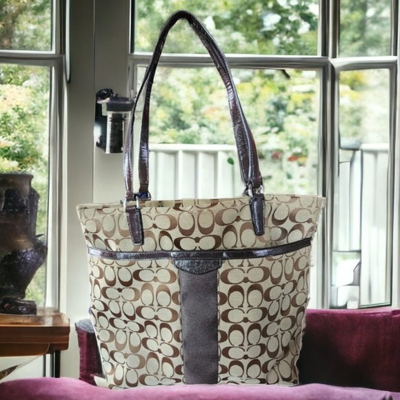COACH SIGNATURE CANVAS & PATENT TOTE #D1420-F32101 - Picture 1 of 13